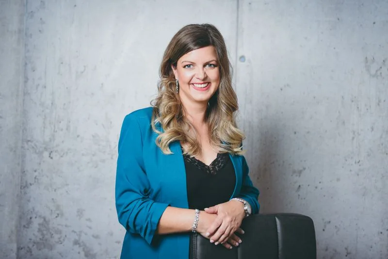 Vanessa Ladwig, Immobilienmaklerin (IHK)
